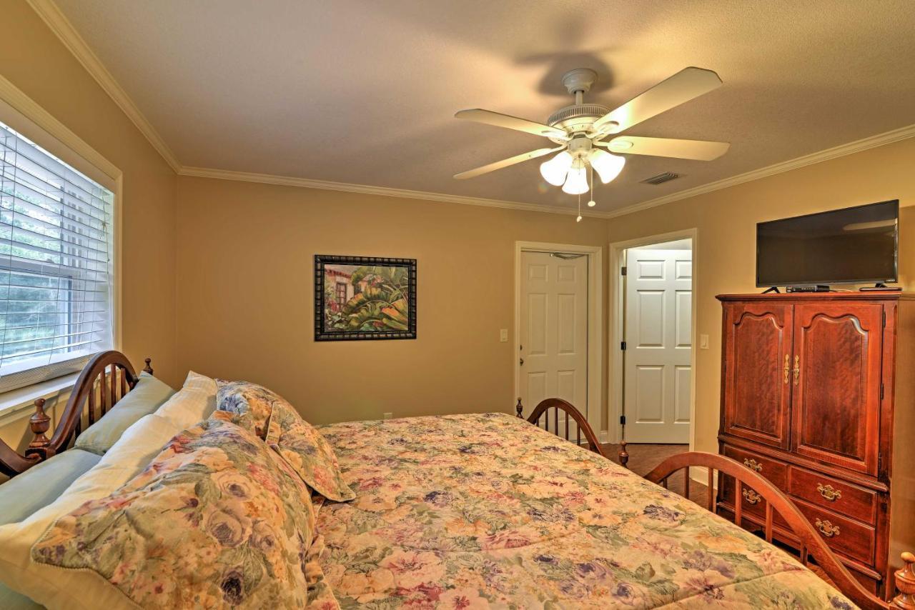 Crystal River Cottage On 1 Acre With Deck And Porch! Yankeetown Buitenkant foto